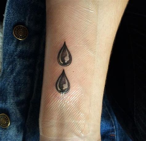 Simple Teardrop Tattoo Design Ideas