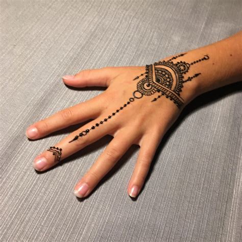 Small Delicate Henna Hennatattoo Girltattoo Hennahand Mehndi Design Ideas Mush