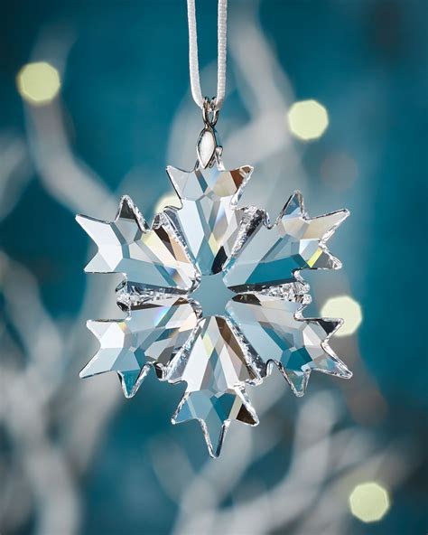 7 Ways to Make Snowflake Christmas Ornaments