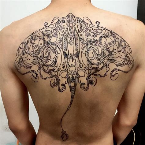 7 Unique Stingray Tattoo Design Ideas