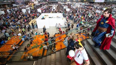 Stuttgarter Messe Comic Con Lockt Rund 50 000 Besucher An Welt