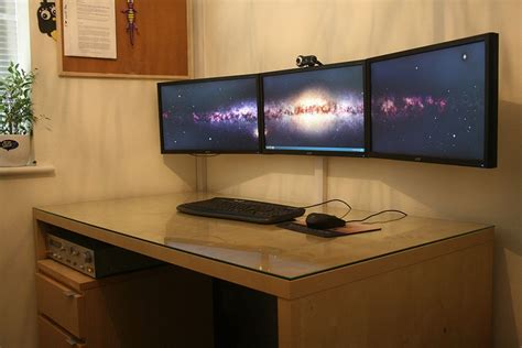 Super Clean Love The Wall Mounted Triple Monitors Gaming Room Setup