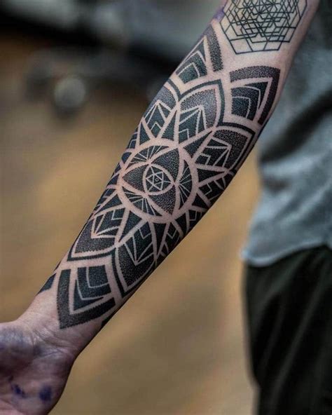 Tattoo Artist Turns Nature S Geometric Patterns Into Intricate Mandalas