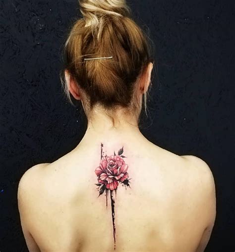 7 Chic Back Tattoo Designs for Women