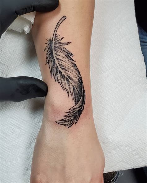 Tattoo Feather Designs: Meaning and Inspiration