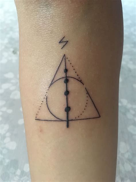 The Deathly Hallows Tatuagem Rel Quias Da Morte Tatuagens Harry Potter Tatuagens Harry