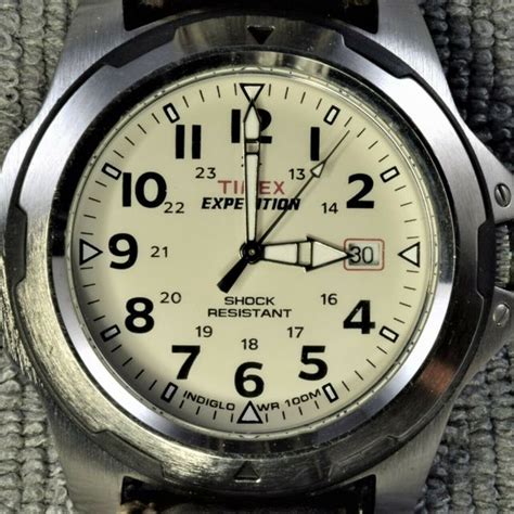 5 Key Features of Timex Expedition WR100M