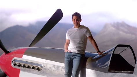 Tom Cruise Flies Vintage P-51 Mustang Aircraft