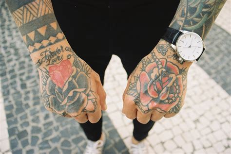 7 Timeless Traditional Hand Tattoo Designs