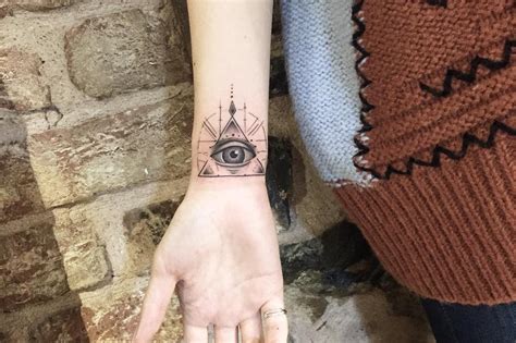 7 Unique Triangle Eye Tattoo Designs to Inspire You