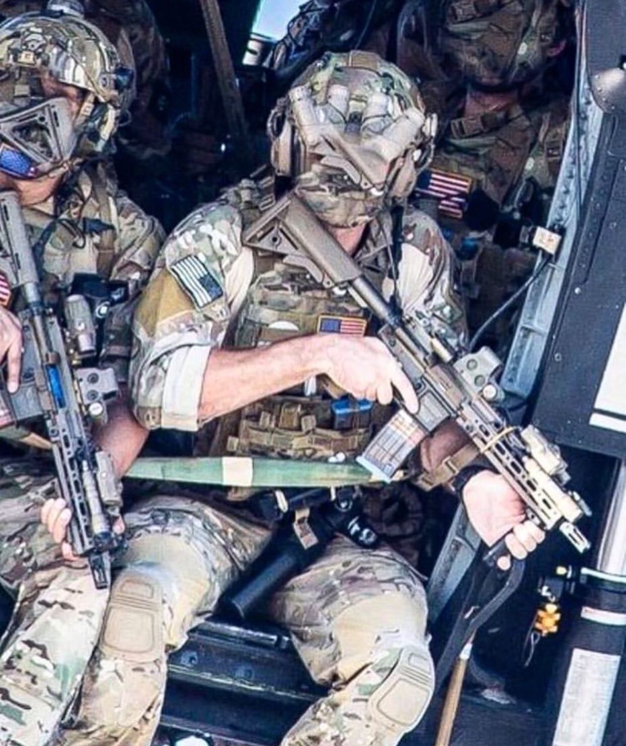 Two Us Army Delta Force Soldiers Right With French Sas During The January 2016 Terrorist