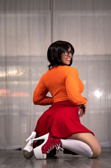 Velma By Cherryamaru Cosplay Velma Cosplay Girl With Curves Hot