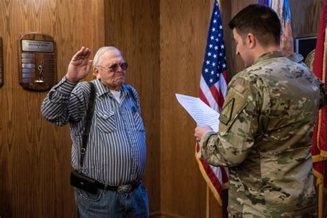 Veteran Swears Oath Of Enlistment At Age 79 Article The United States Army