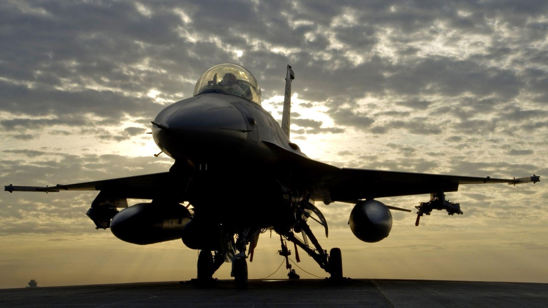 F-16 Fighter Jet Wallpaper: Exclusive Military Designs