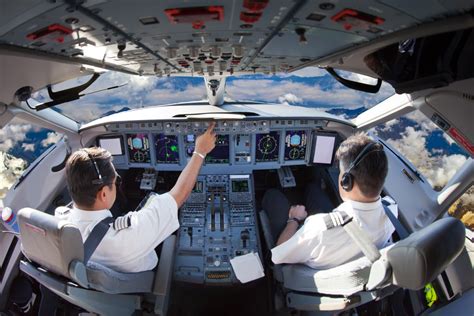 Why Airline Pilots Are Getting The Biggest Bonuses Ever