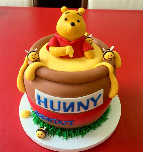 Winnie the Pooh Cake Recipe and Decorating Ideas