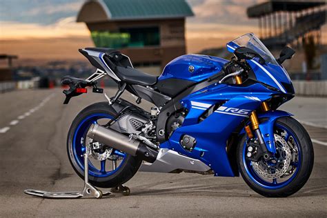 Ride the Storm: Yamaha YZF 6R Review and Guide